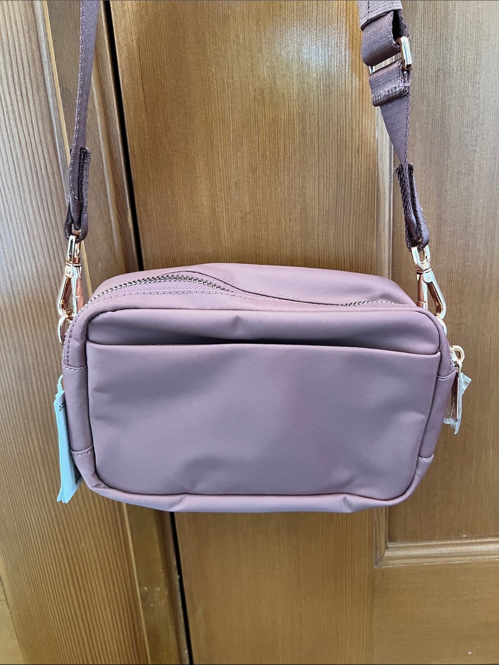 lululemon athletica Everywhere Crossbody Bag, metal hardware & Adjustable Strap - Picture 6 of 7